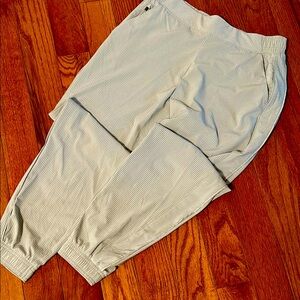 Athleta women’s textured jogger